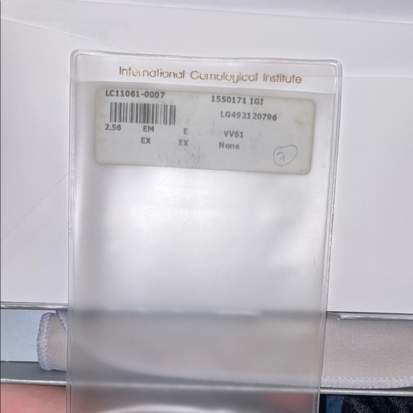 2.56 E VVS1 Emerald cut LAB diamond ring - Picture 6 of 17